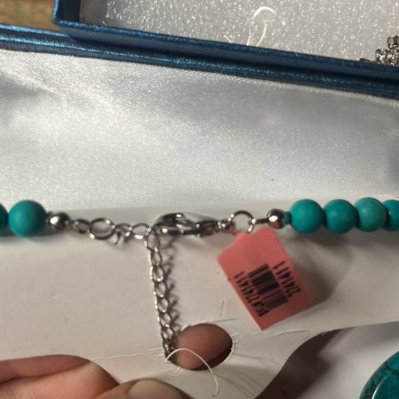 Turquoise Chunky Necklace - Picture 3 of 3